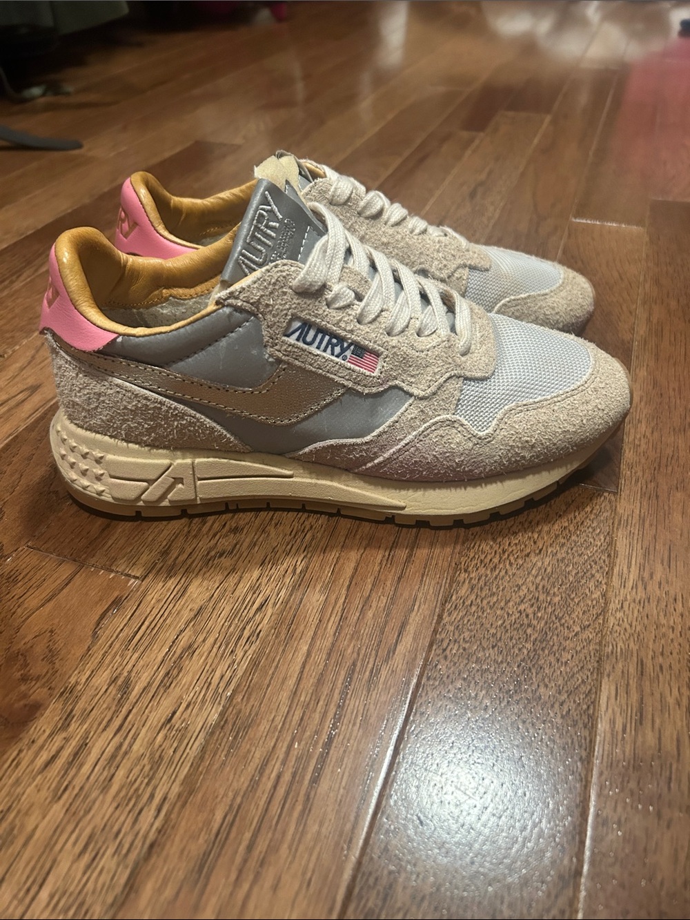 Autry Women's Beige & Pink Suede Low-Top Sneaker